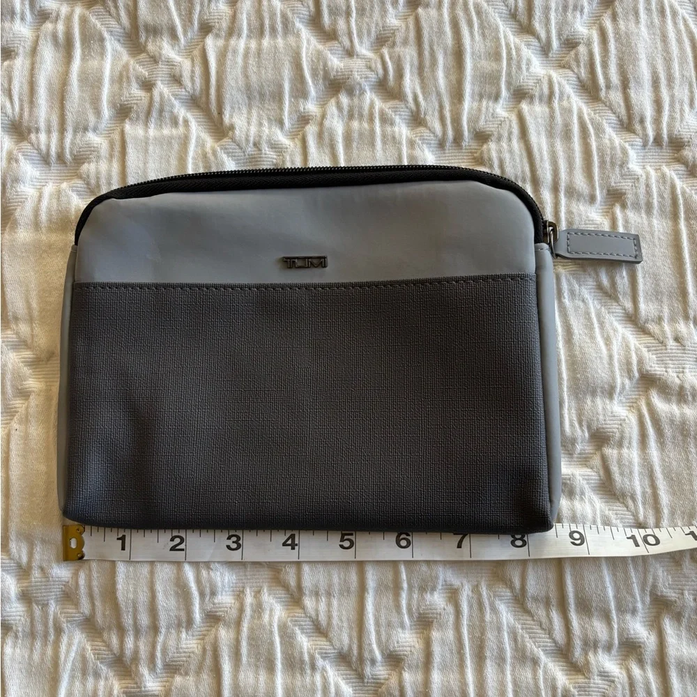 Tumi For Delta Airlines Small‎ Travel Storage Bag Zipper Pouch Toiletries Gray